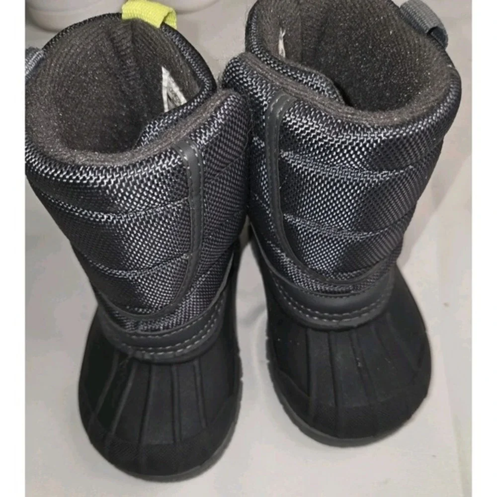 OshKosh B'Gosh Unisex-Child Splash Rain Boot Size 4M Gray And Neon‎ Green